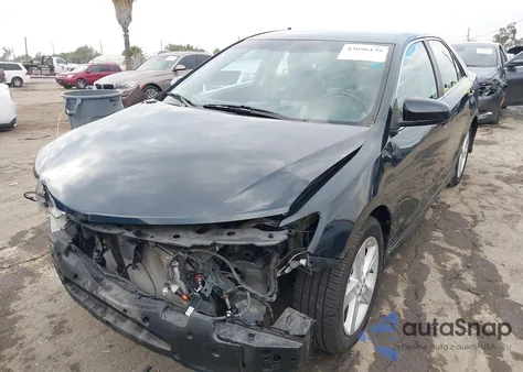 2014 Toyota Camry Se z USA, uszkodzony, nr VIN 4T1BF1FK7EU443845